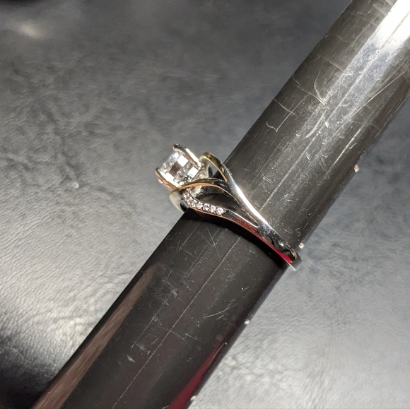 Ladies Unique Two-Tone Split Band CZ Solitaire (9.25) - Picture 8 of 15